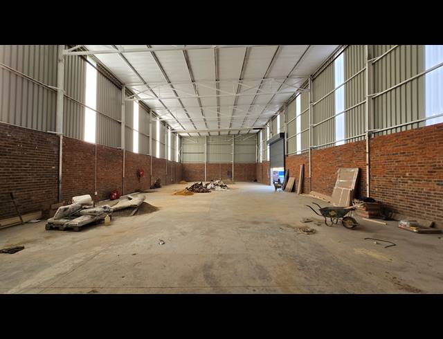 520M² WAREHOUSE TO LET IN SEBENZA